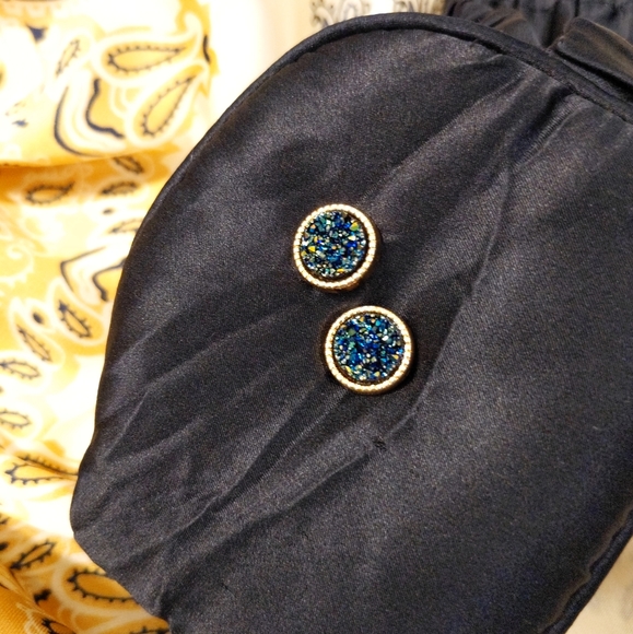 Sparkling Elegant Blue Crystal Gem Studs in Handmade Jewelry Box - Picture 2 of 8